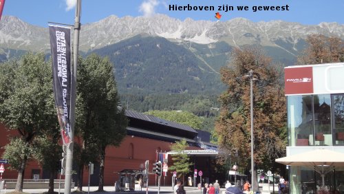 Hier zie je de berg waar we op waren, gezien vanaf Innsbruck